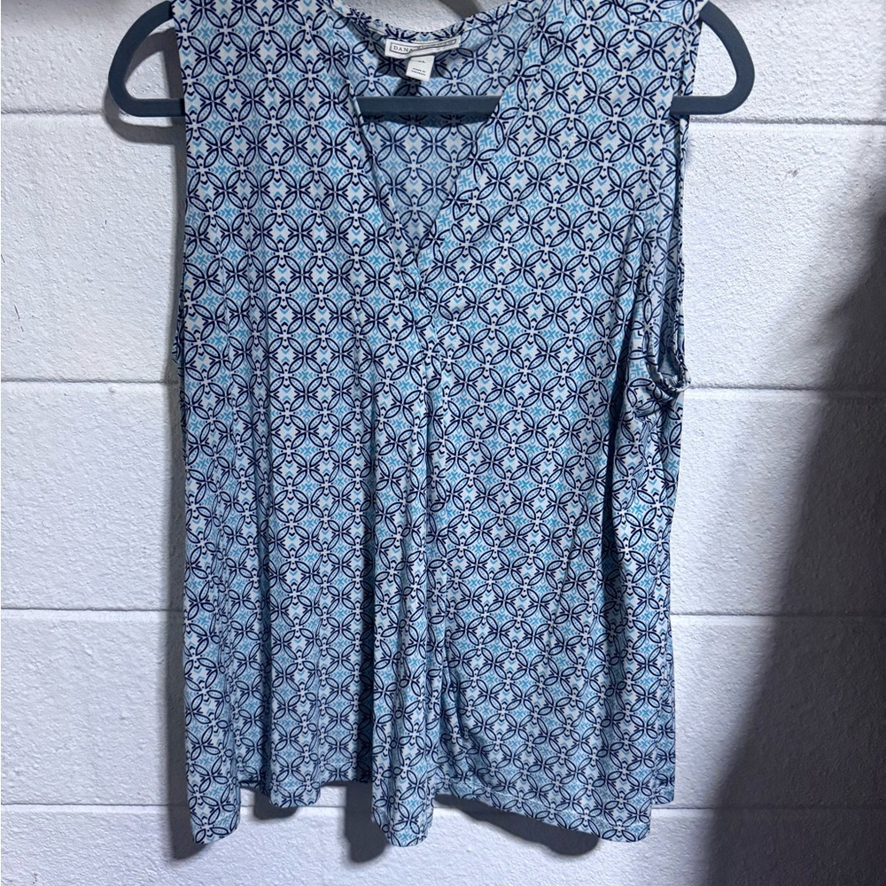 Dana Buchman Blue Geometric Sleeveless Blouse
